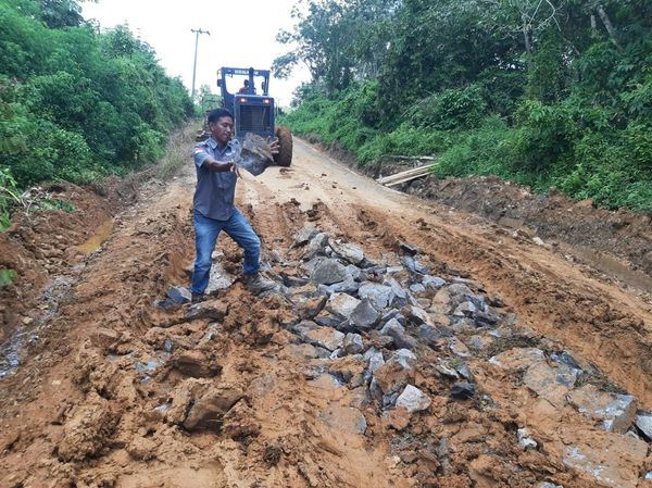 Awasi Langsung, Kerahkan Perusahaan Perbaiki Ruas Jalan Rusak di Jirak Jaya Muba