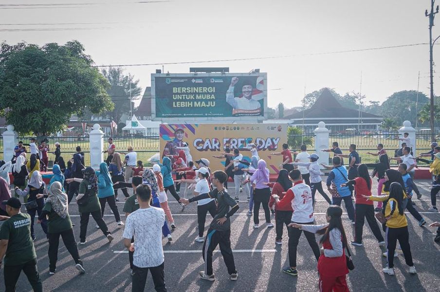 CFD Pertama di Tahun 2024 Senam Bersama dan Mini Soccer, Jalan Depan Rumdin Bupati Dipadati Oleh Mas