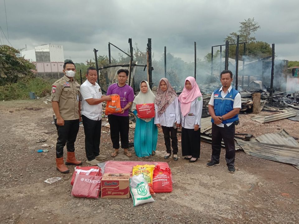 Pemkab Muba Gerak Cepat Serahkan Bantuan Kepada Korban Kebakaran di Kelurahan Mangun Jaya 