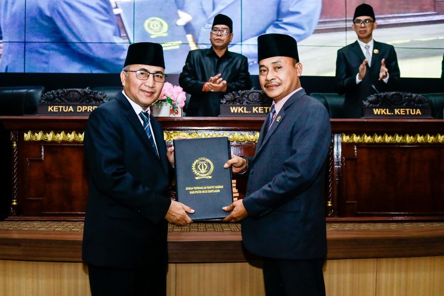 Pj Bupati Muba H Apriyadi Mahmud Dengarkan Laporan Pansus DPRD Kabupaten Muba 