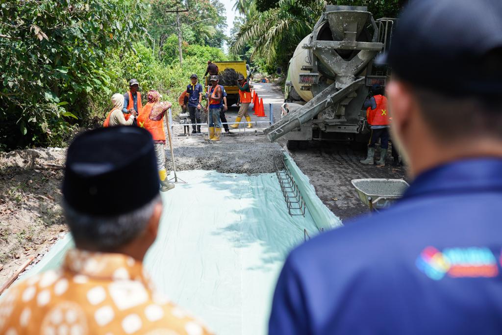 Pj Bupati Muba H Apriyadi Mahmud Pastikan Pembangunan Jalan Desa Sesuai Target